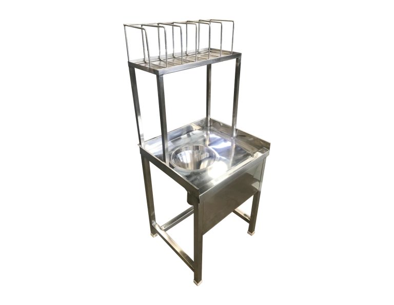 Sluice sink with overshelf